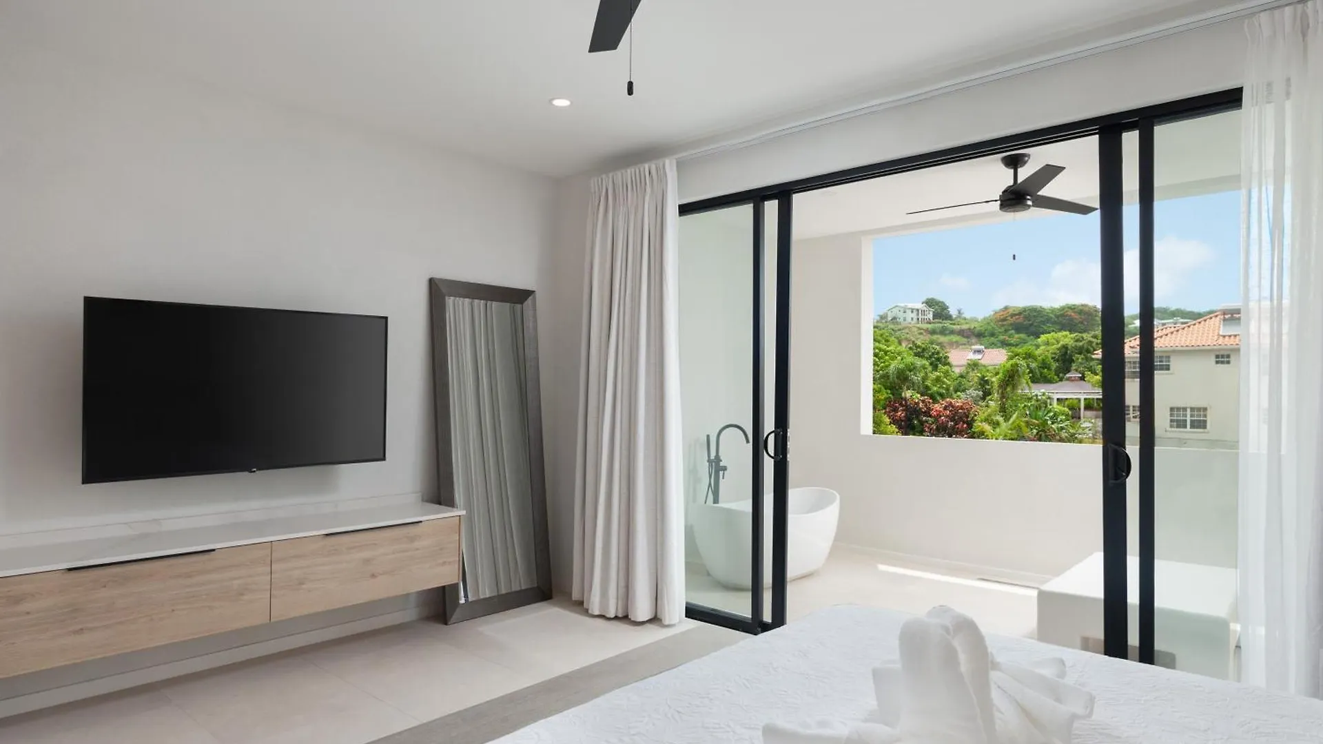 Azzurro 5 - Walk To Beach 3 Bed Porters Home Saint James Willa