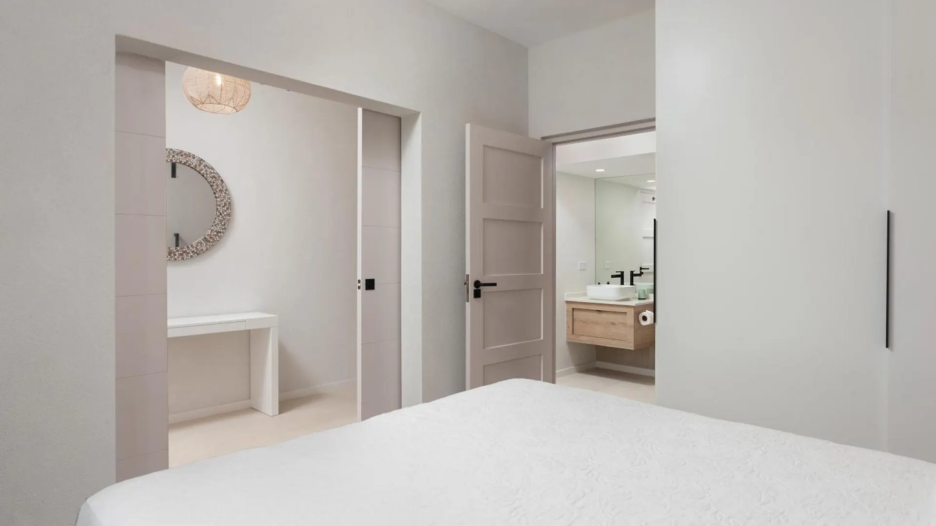 סנט ג'יימס Azzurro 5 - Walk To Beach 3 Bed Porters Home וילה